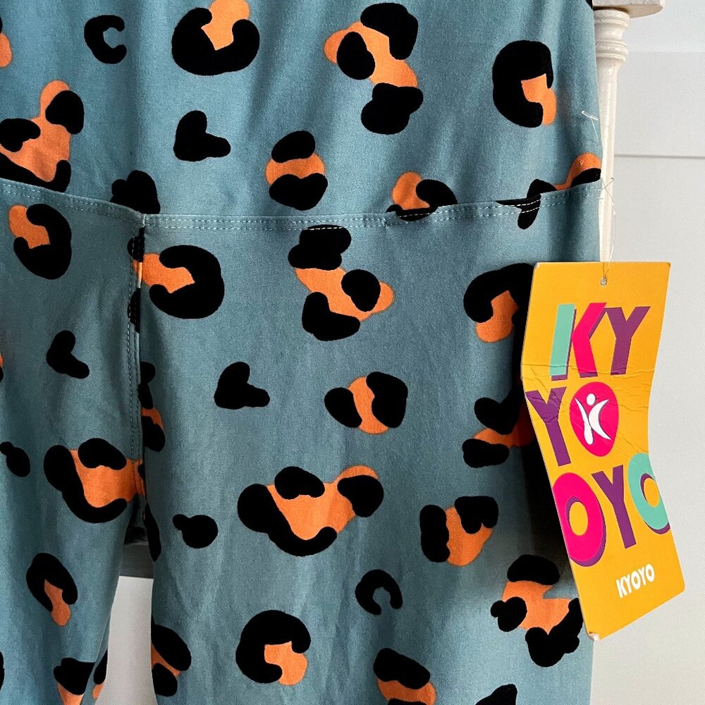 BNWT KYOYO animal leggings (S)